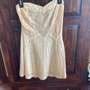 Elegant Cream Lace Strapless Dress